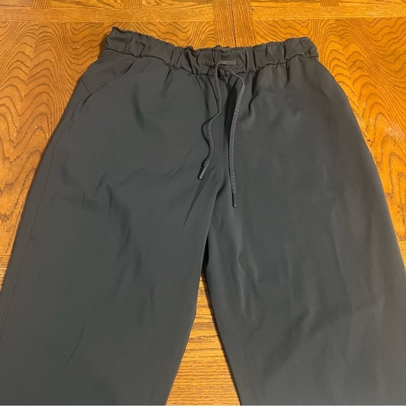 Lululemon Keep Moving Pant 7/8 High-Rise in Graphite Gray Sz 12 Athletic Travel - Picture 3 of 16